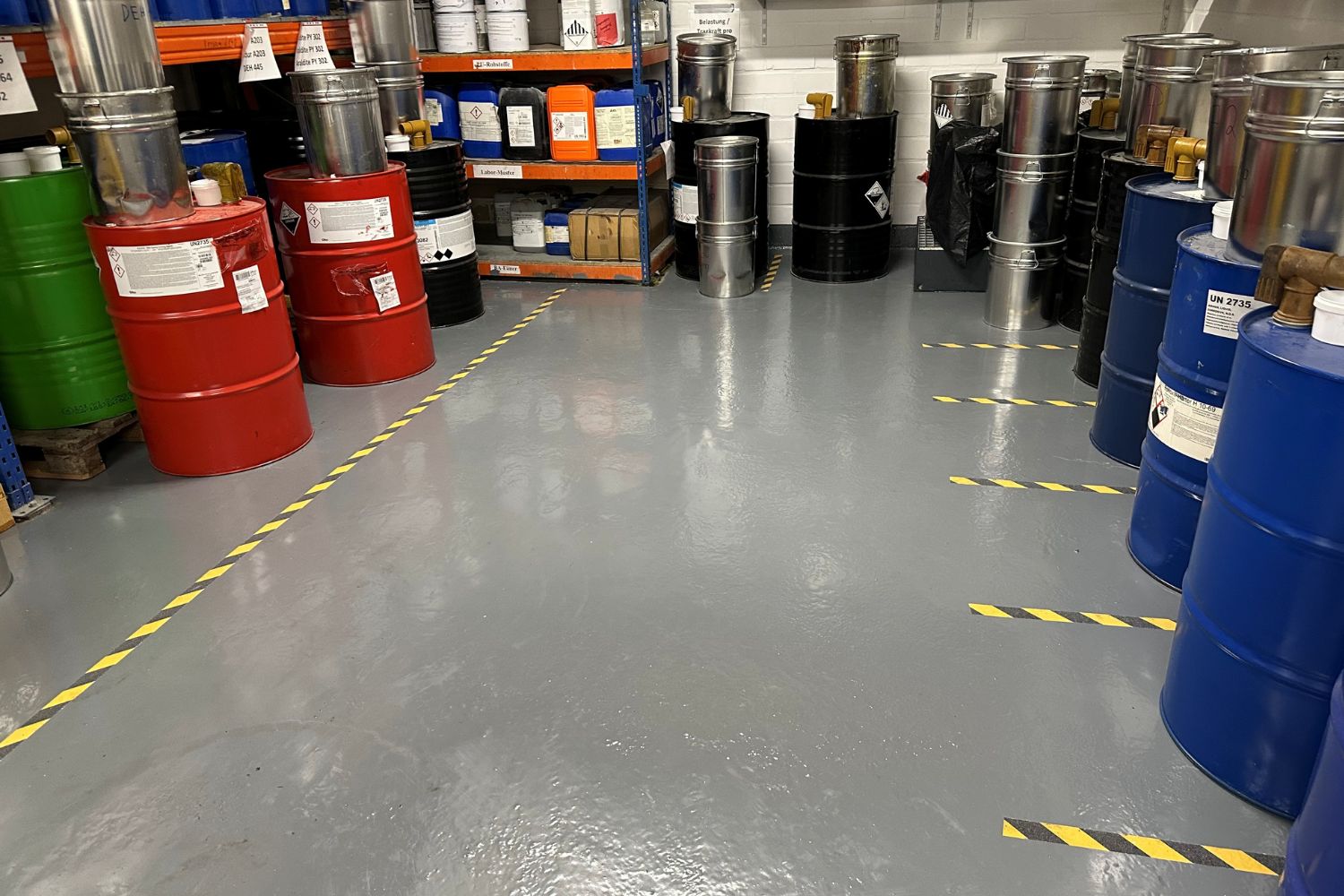 Magazyn dużych kanistrów