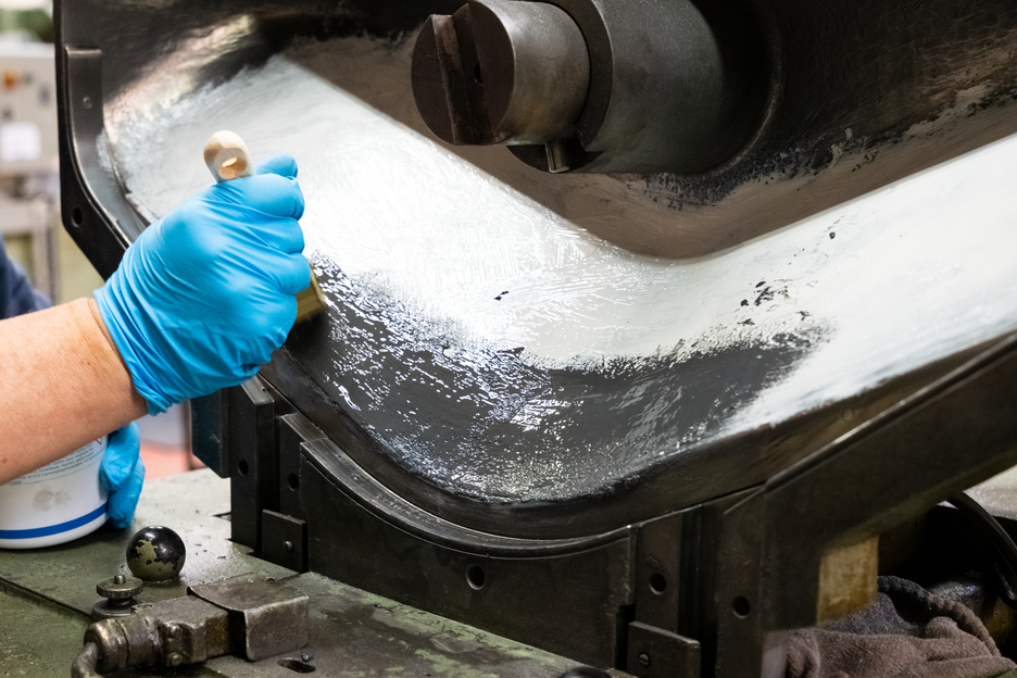 WEICON Ceramic HC 220 | Wypełniony ceramiką, odporny na wysokie temperatury system żywicy epoksydowej do powłok chroniących przed zużyciem