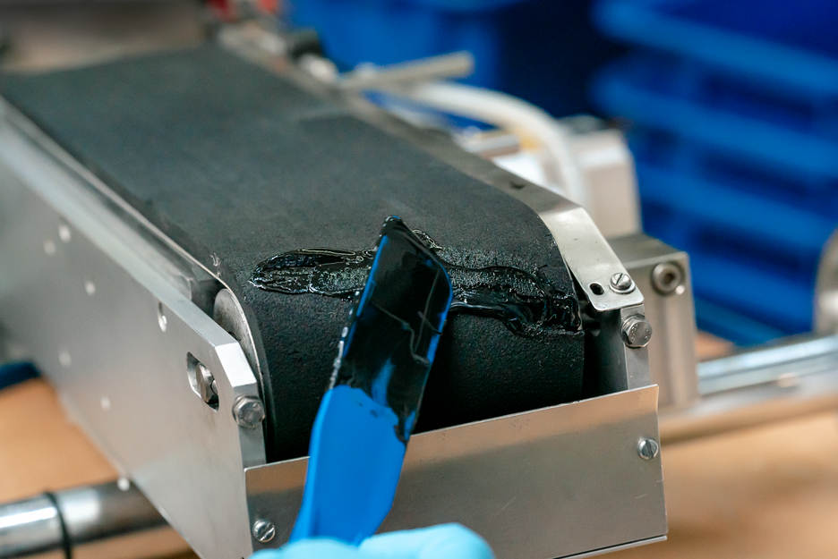 Belt Repair-Kit | Polimocznikowa masa naprawcza i powlekająca do powierzchni gumowych, opakowanie robocze