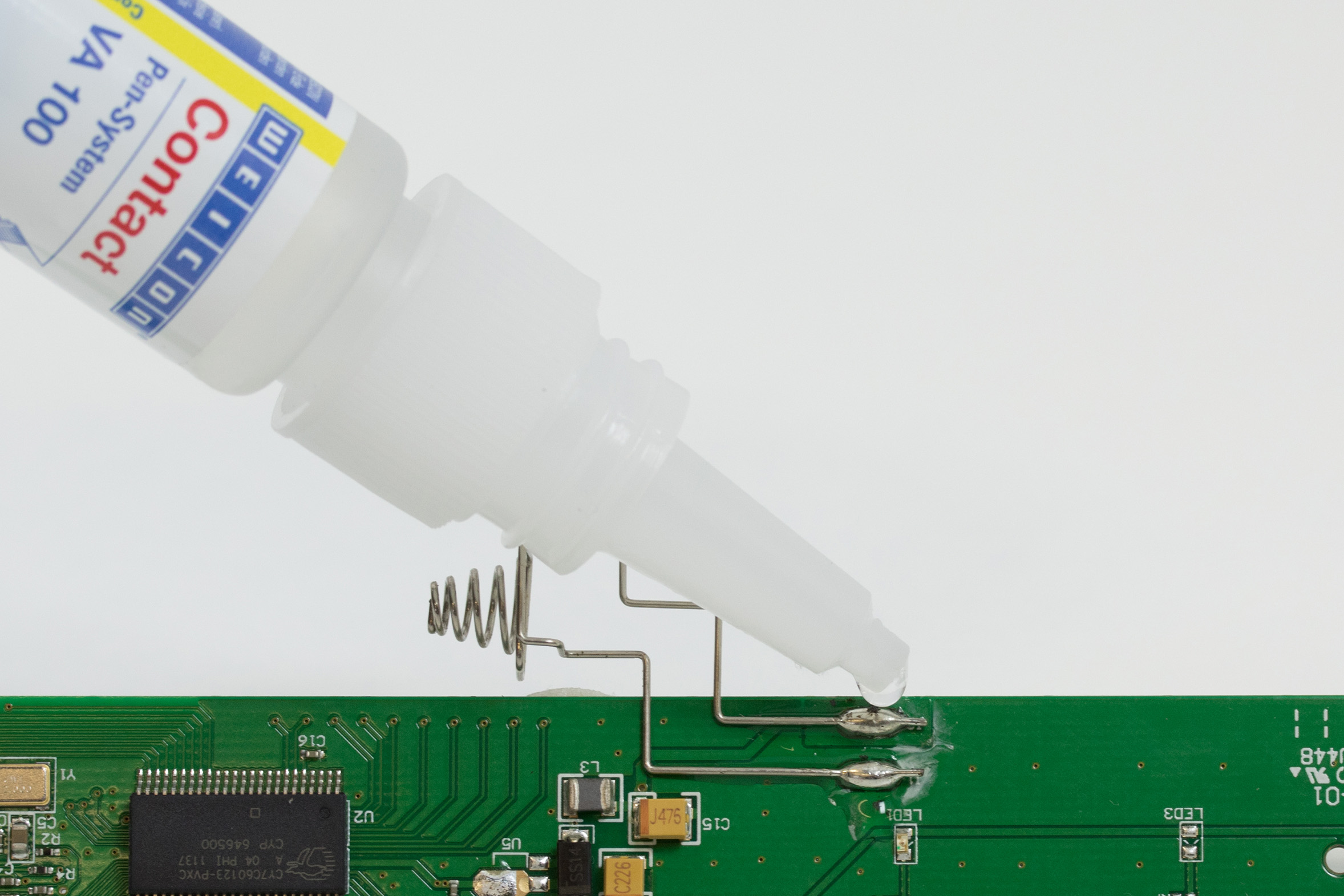 WEICON-Contact-VA 100_Verklebung-Platine WEICON-Contact-VA 100_Verklebung-Platine