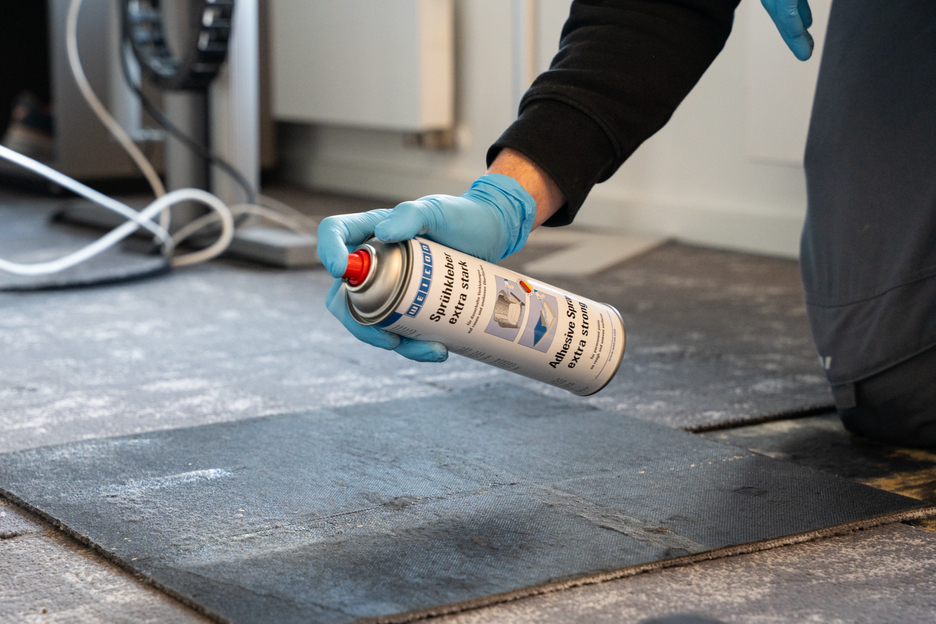 Adhesive Spray extra strong | Klej kontaktowy w sprayu do mocnego i trwałego klejenia filcu, sztucznej skóry i materiałów izolacyjnych