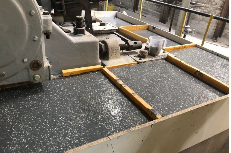 Wypełniona płyta posadzkowa