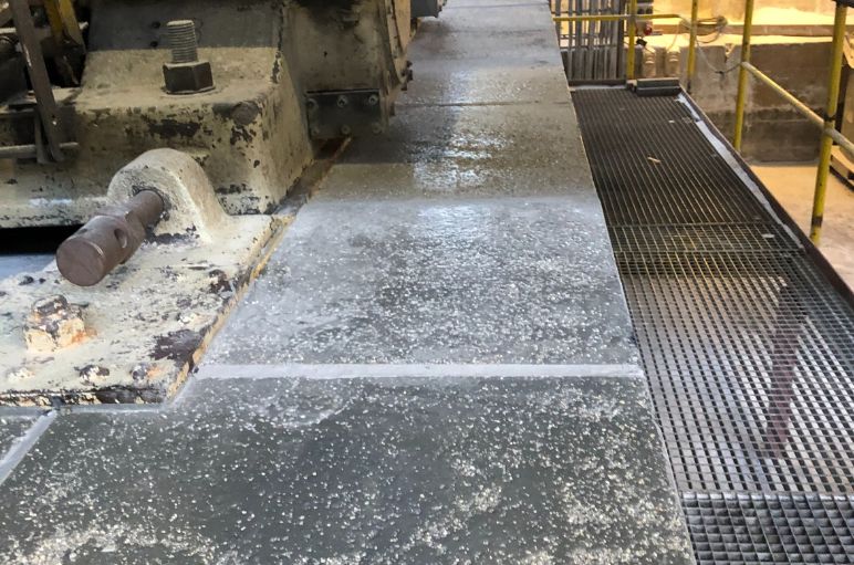 Naprawiona płyta posadzkowa