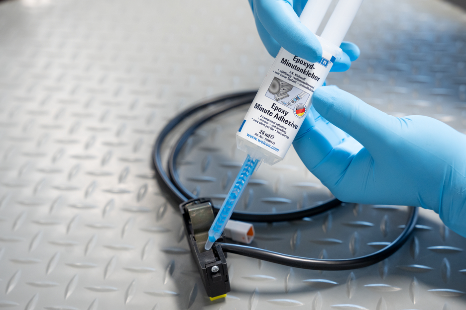 Epoxy Minute Adhesive | Uniwersalny, odporny na wysokie temperatury klej epoksydowy
