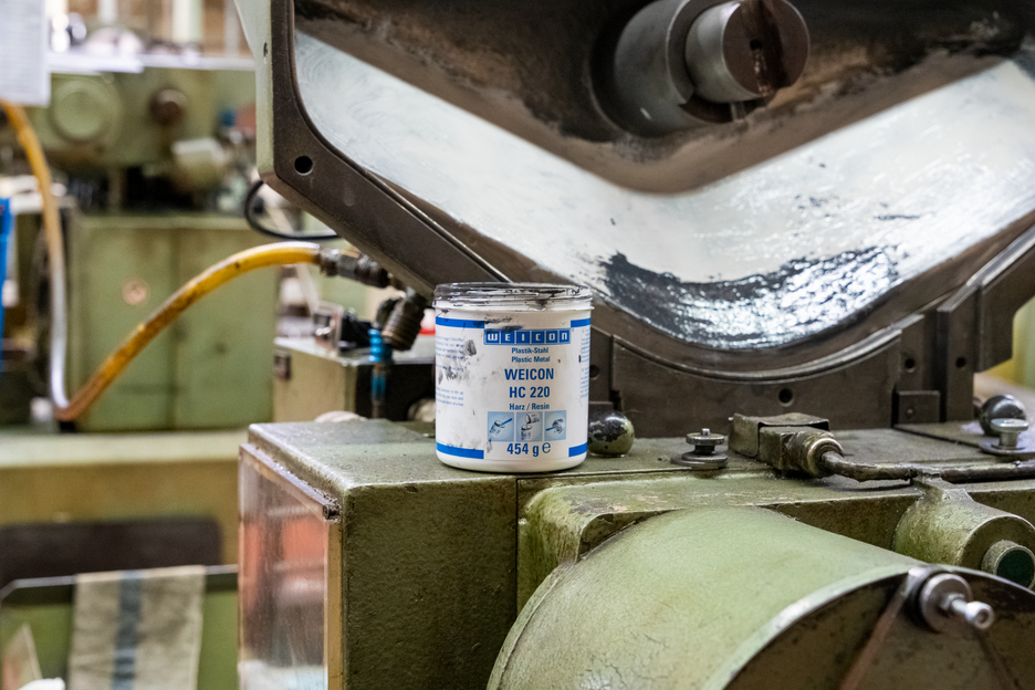 WEICON Ceramic HC 220 | Wypełniony ceramiką, odporny na wysokie temperatury system żywicy epoksydowej do powłok chroniących przed zużyciem