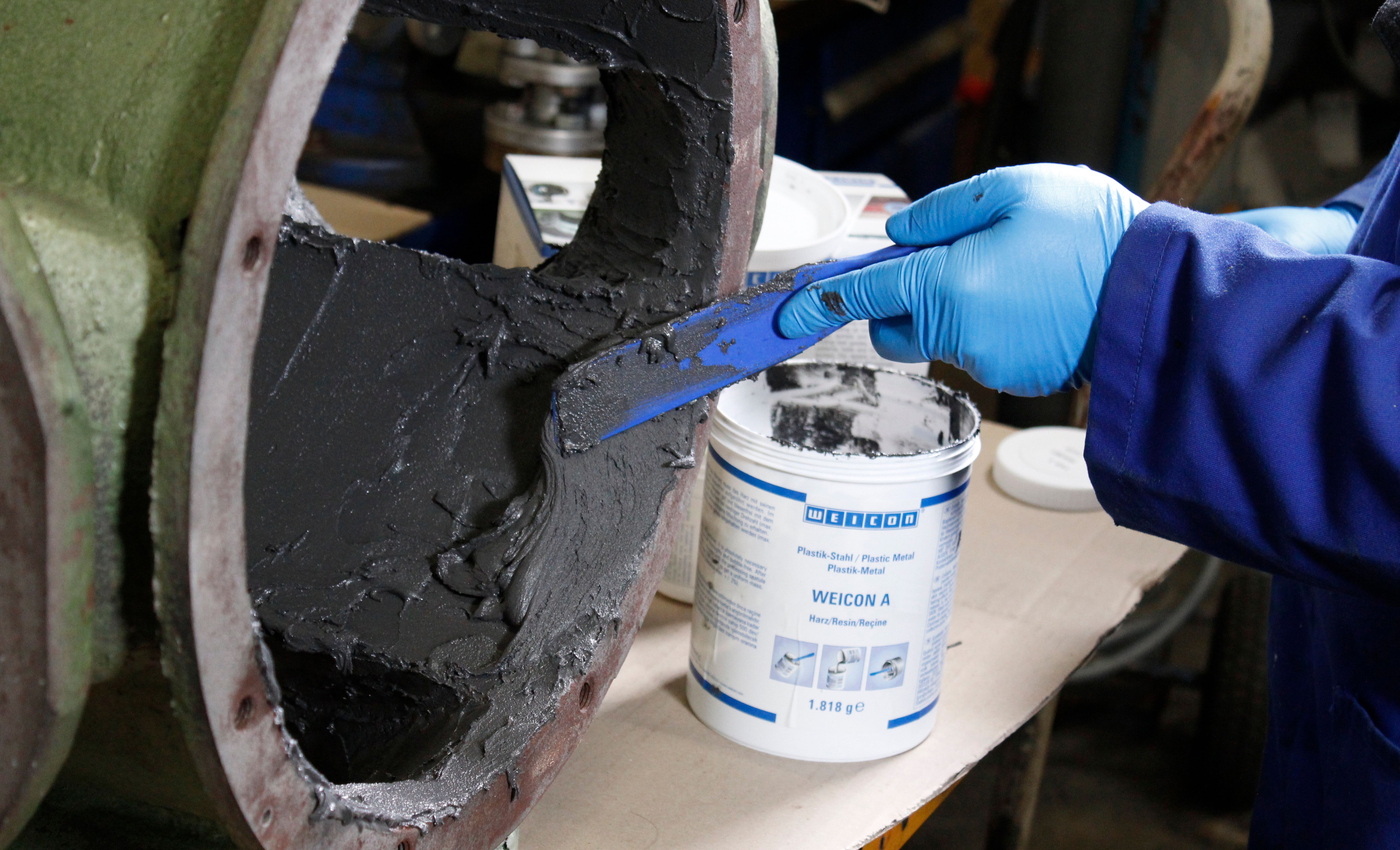 Masa naprawcza nakładana jest do pompy