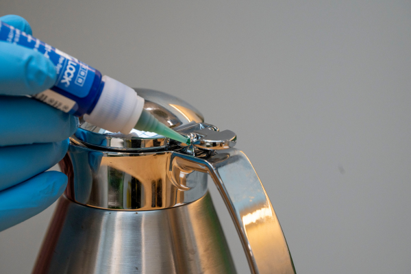 electric kettle, teapot, spout, latch, safety seal