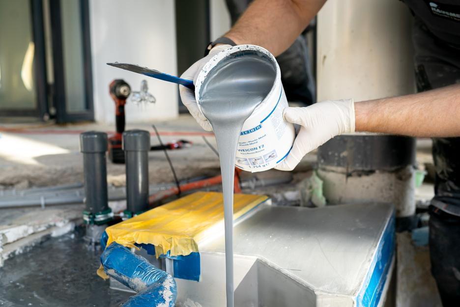 WEICON F2 | wypełniony aluminium system żywicy epoksydowej do napraw i kompensacji szczelin